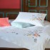 Christian Fischbacher Diana bianco/colorato, biancheria da letto in Satin Luxury Nights, ricamata con fiori e foglie.