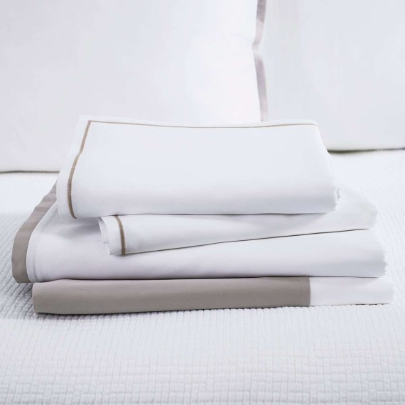 Schlossberg Clark sable, Satin Bettwäsche mit Stehsaum