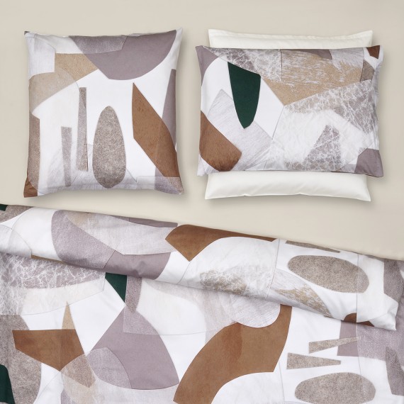 Christian Fischbacher Unique, biancheria da letto in satin ispirate al movimento artistico del cubismo.