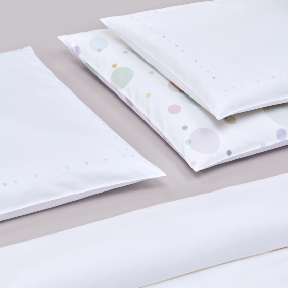 Christian Fischbacher Twinkle 010 turquoise-rose-vanille, linge de lit brodé en satin