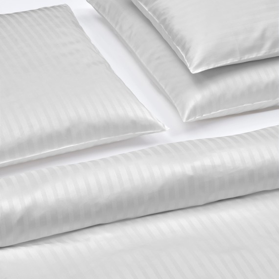 Christian Fischbacher Manhattan 295 gris linge de lit en satin à fines rayures