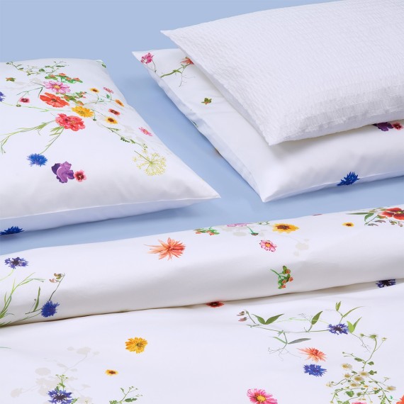 Fleurs Volantes: Biancheria in satin di Christian Fischbacher