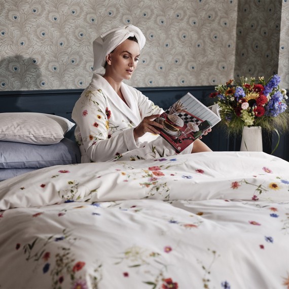 Fleurs Volantes: Biancheria in satin di Christian Fischbacher