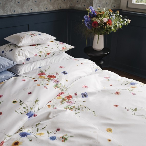 Fleurs Volantes: Biancheria in satin di Christian Fischbacher