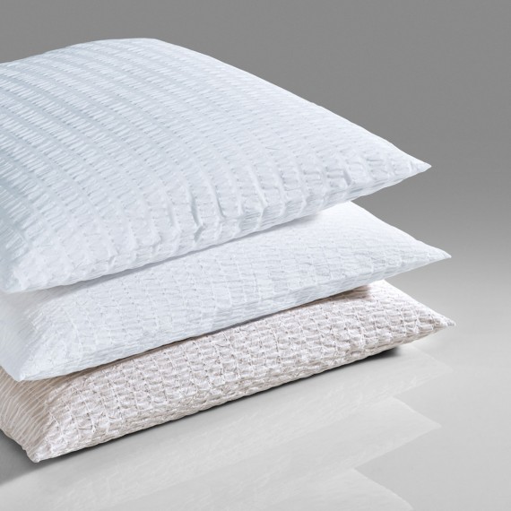 Biancheria da letto Flow e Twist in seersucker di Christian Fischbacher