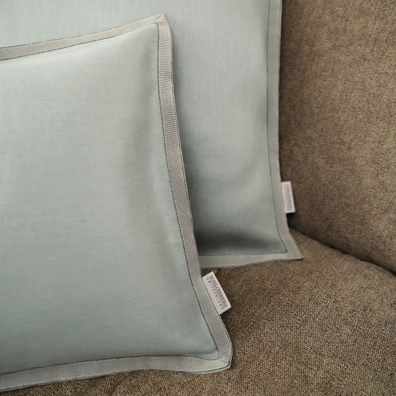 Cuscino Solene sage di Schlossberg – Freschezza Estiva in Satin di Lino
