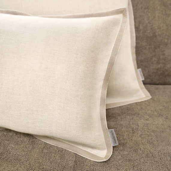 Solene Zierkissen sand von Schlossberg – Sommerfrische in Leinensatin