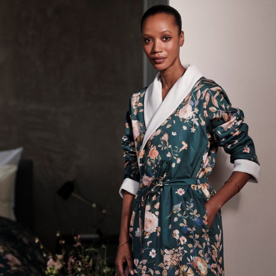 Vestaglia Fantasia – Arte floreale su satin di Christian Fischbacher