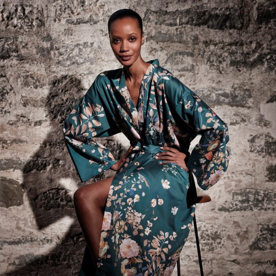 Kimono Fantasia – Arte floreale e comfort firmati Fischbacher