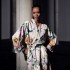 Kimono Fiorenza – Fiori e raso di Christian Fischbacher