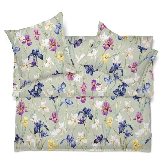 Charlotte: campo di iris in fiore su satin verde chiaro firmato Schlossberg