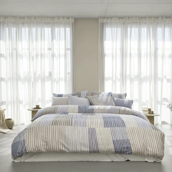 Melvin beige: reinterpretazione artistica delle righe su satin firmato Schlossberg