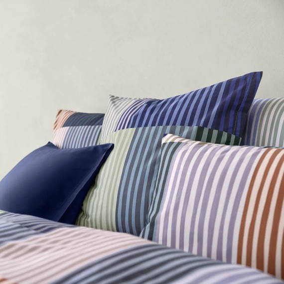 Melvin multicolor: reinterpretazione artistica delle righe su satin firmato Schlossberg