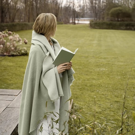 Schlossberg Plaid Dina green in lana e cashmere, morbido abbraccio