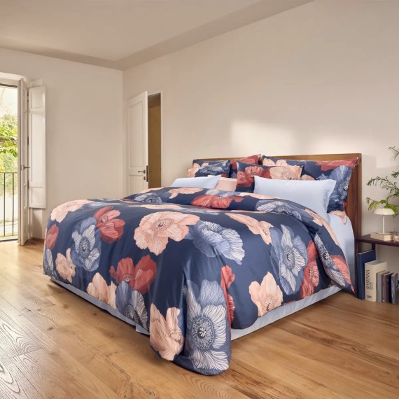 Linge de lit Schlossberg Mona en satin – fleurs sur fond bleu