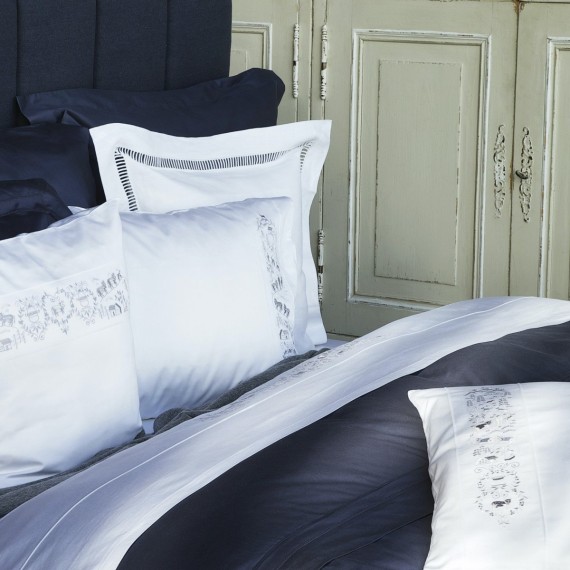 Christian Fischbacher Alpaufzug 305 grigio, biancheria da letto ricamata